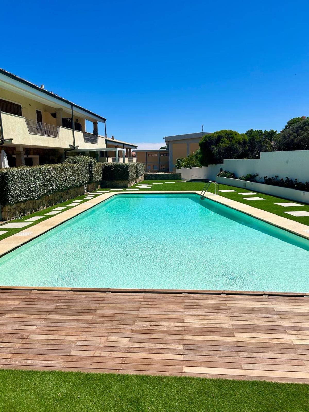 Appartamento Incantevole Con Piscina Palau Kültér fotó